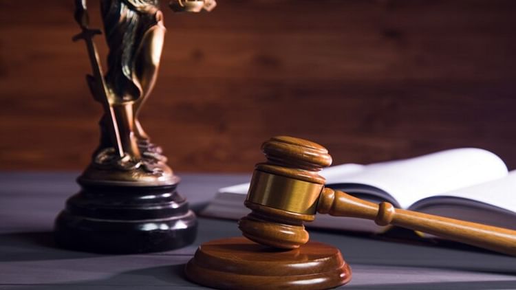 सीतापुर में कांग्रेस सांसद के खिलाफ दुष्कर्म के आरोप मामले की सुनवाई, पीड़ित वकील ने की ये मांग